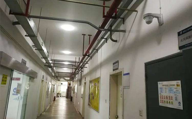 3-參觀實(shí)驗(yàn)室.jpg 3-參觀實(shí)驗(yàn)室.jpg